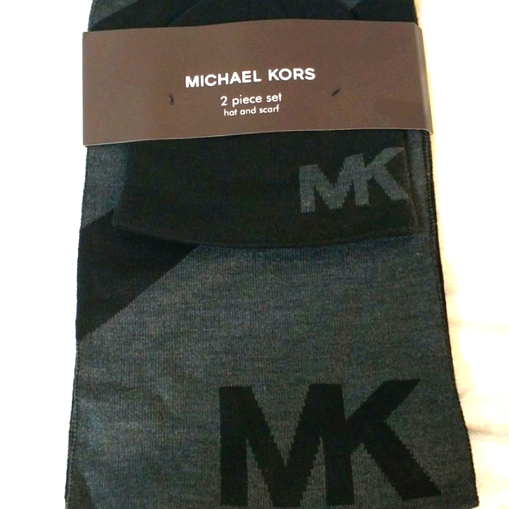 NWT Michael Kors logo hat & scarf, black & gray in color. MSRP $90.(F)
